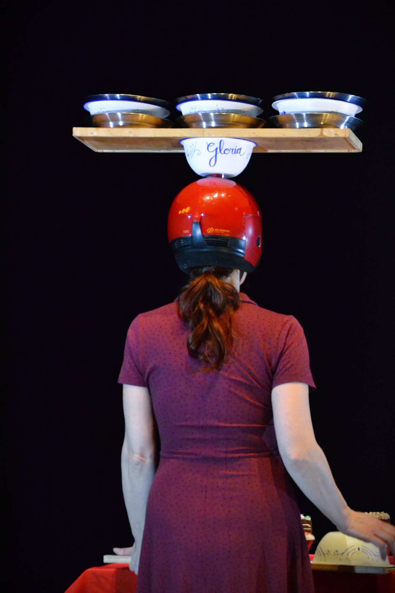 numéro de jonglage rare spectacle jeune public cirque jonglerie bourgogne Dijon karen bourre spectacle visuel